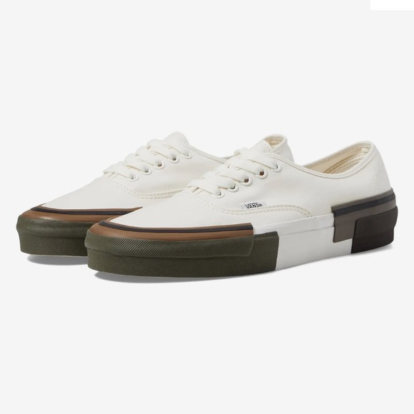 Vans WMNS Authentic Rearrange
Utility Block Blanc De BIack
VN000CSAJVY
Sneakers - Picture 2 of 16